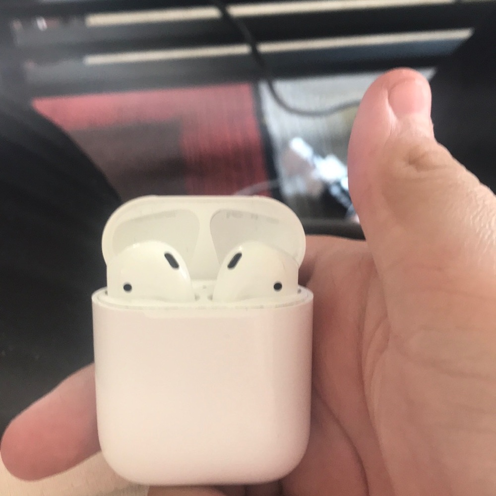 Air pods great condition box a little bit dirty